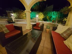Kép Cassandra - Beautiful Private Villa with Heated Pool included szállásáról Jáveában a galériában