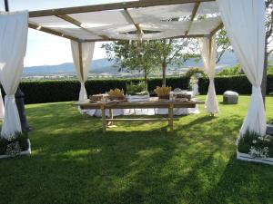 A garden outside La Fonte Di Montebuono