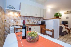 Kuchyňa alebo kuchynka v ubytovaní Apartment Puh