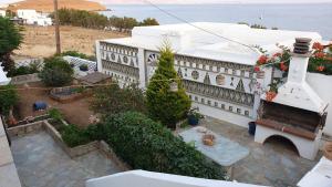 an aerial view of a white building with flowers at Galazio Kyma in Agios Ioannis