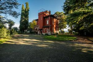 Κήπος έξω από το Villa Titynino