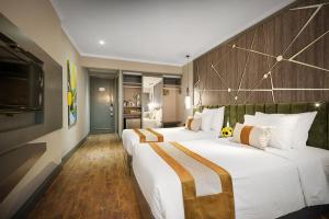Rúm í herbergi á Hanoi Center Silk Hotel & Travel