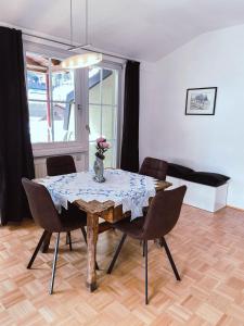 Część wypoczynkowa w obiekcie Ferienwohnung Karasek mit Seeblick