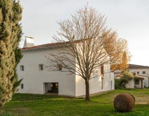 The building in which the country house is located