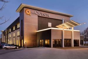 a building with a suninia sign on the front of it at La Quinta Inn & Suites by Wyndham St Louis Route 66 in Saint Louis