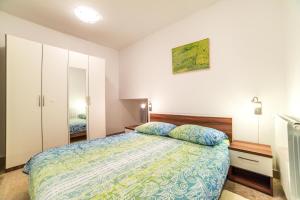 En eller flere senge i et værelse på Apartment Pud Oreh 306