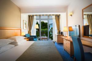 Postel nebo postele na pokoji v ubytování Aminess Vival Grand Azur Hotel