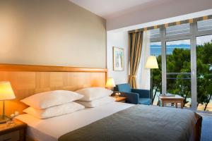 Postel nebo postele na pokoji v ubytování Aminess Vival Grand Azur Hotel