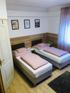 Postel nebo postele na pokoji v ubytování Melánia Vendégház