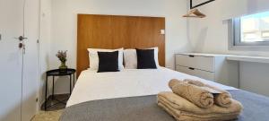 Postel nebo postele na pokoji v ubytování Phaedrus Living: Seaside Luxury Flat Lighthouse 69 + 26 fotografií