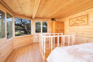 A bed or beds in a room at Romantic Tree House