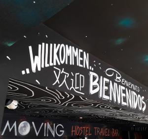 Certifikát, hodnocení, plakát nebo jiný dokument vystavený v ubytování Moving Hostel Travel Bar