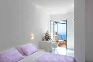 a bedroom with a bed and a view of the ocean at Il Barilotto in Positano