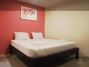 Ein Bett oder Betten in einem Zimmer der Unterkunft Ivory Phi Phi Island