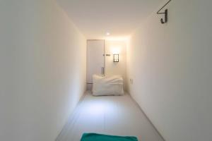 Uma cama ou camas num quarto em Wonderloft Hostel Kota Tua