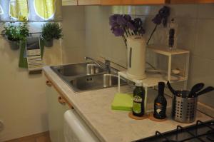 a kitchen counter top with a sink and a sink at Arco Bungalow in Eraclea Mare