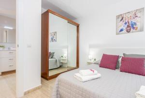Posteľ alebo postele v izbe v ubytovaní Apart-rent Apartament Av Rhode 1º 2009