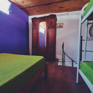 Una cama o camas en una habitación de Hostel La Fortaleza