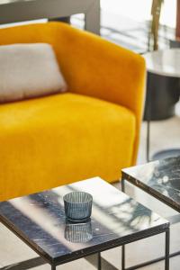A seating area at Silken Sant Gervasi