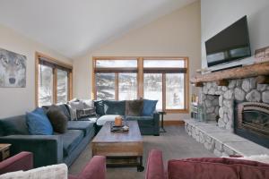 a living room with a couch and a fireplace at Snowcreek V 733 in Mammoth Lakes