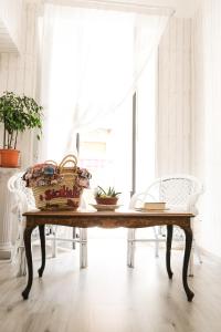 a table with a basket on top of it in a room at Sicilianamente Stay in Catania