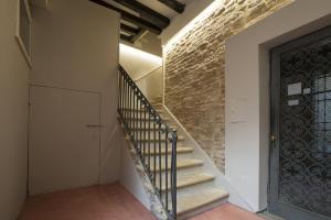 a staircase in a room with a brick wall at Al Portico Guest House in Venice