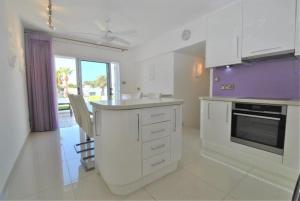 Η κουζίνα ή μικρή κουζίνα στο Savveli by the sea