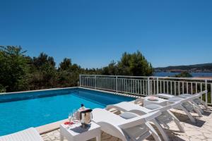 Bazén v ubytování Holiday Villa Perna nebo v jeho okolí