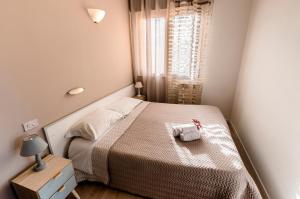 A bed or beds in a room at New Inn Residence