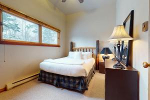 A bed or beds in a room at 1123 Indian Paintbrush