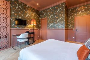Postel nebo postele na pokoji v ubytování Voluta Suites