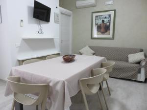 a living room with a table and a couch at Stella del Mare in Sottomarina