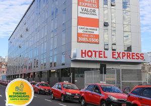 a group of cars parked in front of a hospital at Hotel Express Rodoviária in Porto Alegre