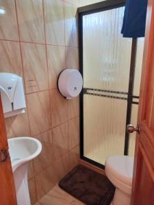 Koupelna v ubytování Cabañas La Laguna + 23 fotografií