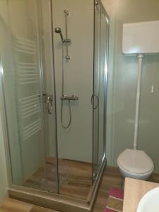 Bilik mandi di Apartman Ero