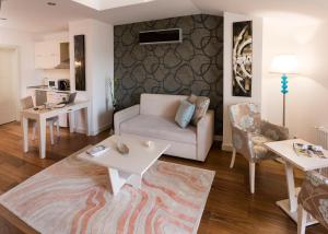 A kitchen or kitchenette at Turkuaz Suites Bosphorus
