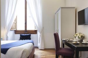 A television and/or entertainment centre at B&B Prestigia Rooms