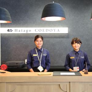 Členové personálu v ubytování Hatago COEDOYA