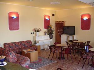 a living room with a couch and a table and chairs at Hotel Primavera sul mare in Lido di Savio