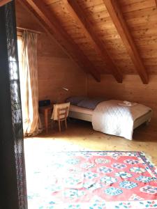 Postel nebo postele na pokoji v ubytování Chalet Charm