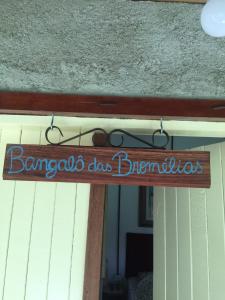 a sign that reads bangalore day brinemos hanging from a building at Parador Algaroba in Japaratinga