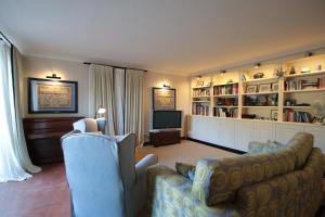 a living room with a couch and a television at Villa La Pietra - Luxury location in Levanto, 5 Terre in Levanto
