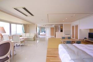 Uma TV ou centro de entretenimento em Shiretoko Daiichi Hotel