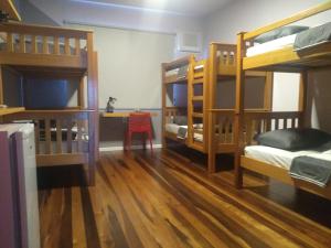 Двухъярусная кровать или двухъярусные кровати в номере Pousada Bonatti