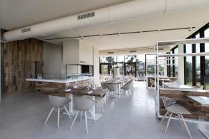 A restaurant or other place to eat at Hotel & Resort Le Colombare