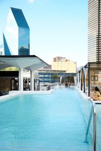 Bazén v ubytování Thompson Dallas, by Hyatt nebo v jeho okolí