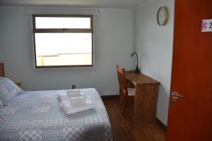 Uma cama ou camas num quarto em Asói Hostal