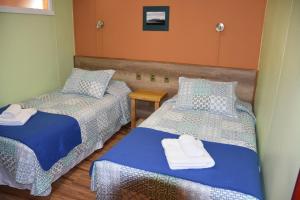 Uma cama ou camas num quarto em Asói Hostal
