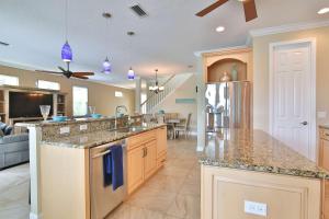 Kuchyň nebo kuchyňský kout v ubytování Blue Mermaid on Siesta Key