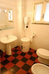 a bathroom with a sink and a toilet and a mirror at Hotel Gianni Franzi in Vernazza